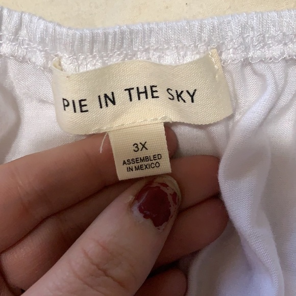 white flowy top - Picture 2 of 3